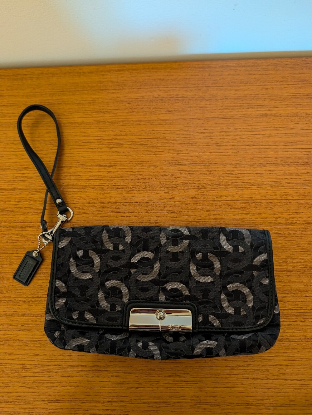 Vintage Y2K 2000s Coach Black And Silver Signature Print Art Deco Wristlet Vtg